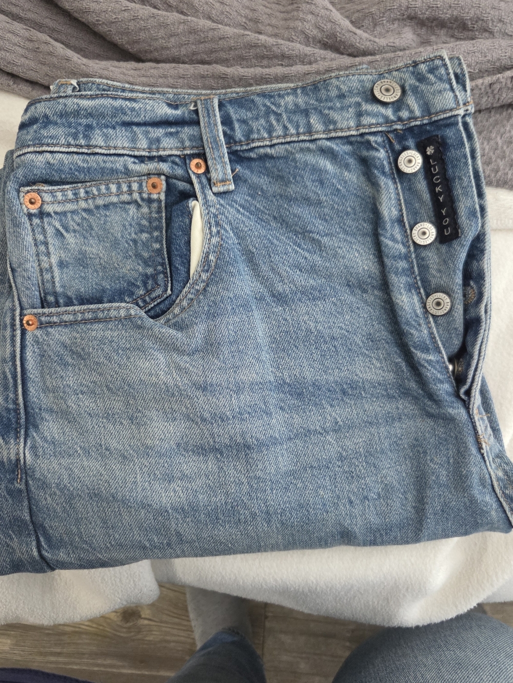 Lucky Brand Women’s Medium Wash Blue Denim Jeans 80s Curve Button Fly High Rise